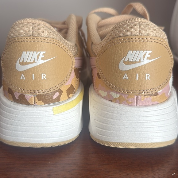 NEW Nike Air Max SC US 8.5 Women's Beige and Pink Camo Sneakers - Picture 5 of 7